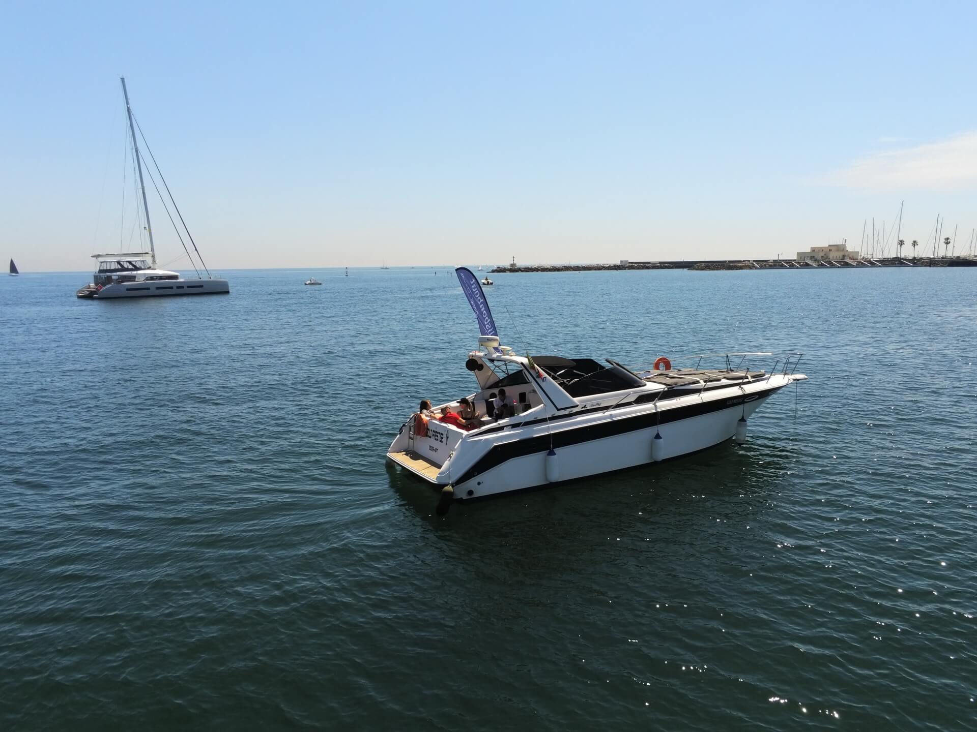 Boat SeaRay 350 Sundancer rent in Cascais
